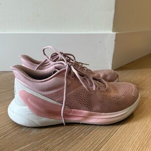 Lululemon blissful women’s running sneaker size 6.5
